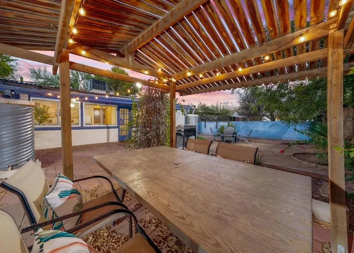 Close To Ua And Banner, Outdoor Space, 2 Bedroom 2 Ba *