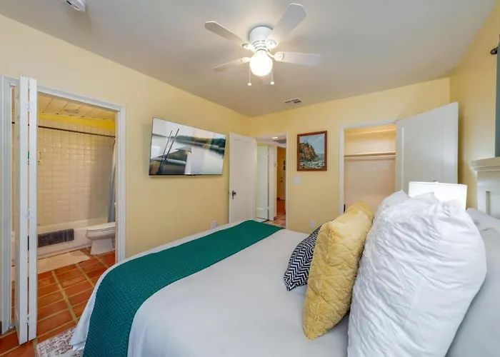 Holiday home Close To Ua And Banner, Outdoor Space, 2 Bedroom 2 Ba *